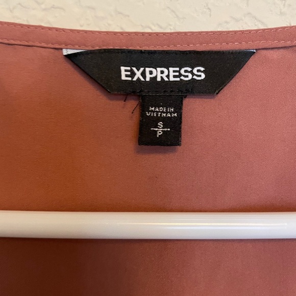 Express short sleeve zip blouse - Picture 3 of 3